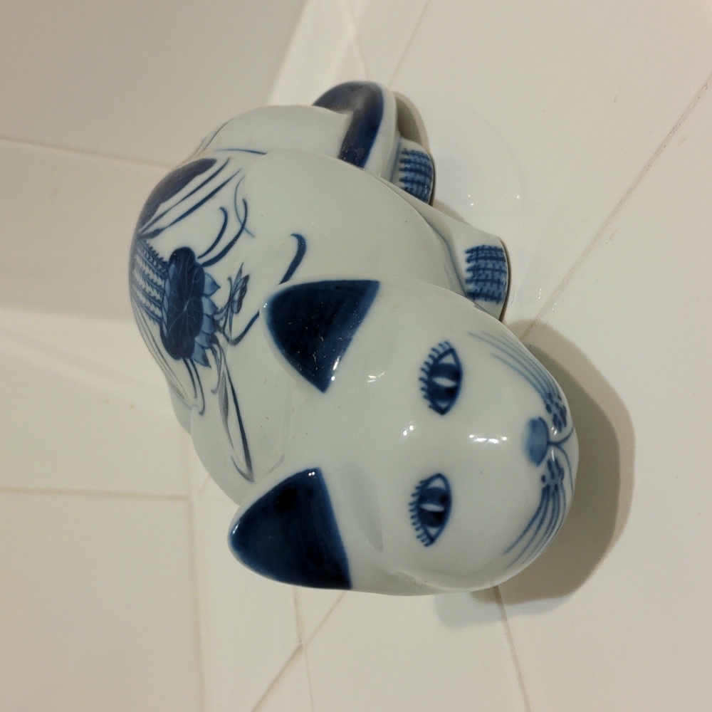 Vintage Chinese sleeping cat hand painted porcelain floral blue and white